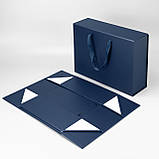 Коробка подарункова самозбірна на магнітах КЕЙС 33х24х10 см темно-синя, фото 7