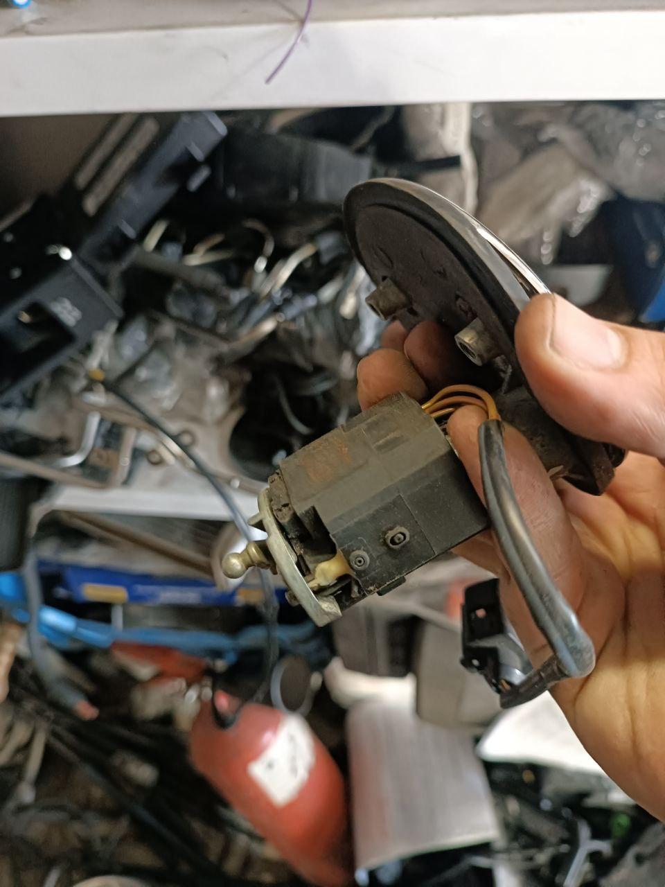 Замок кришки багажника Volkswagen bora