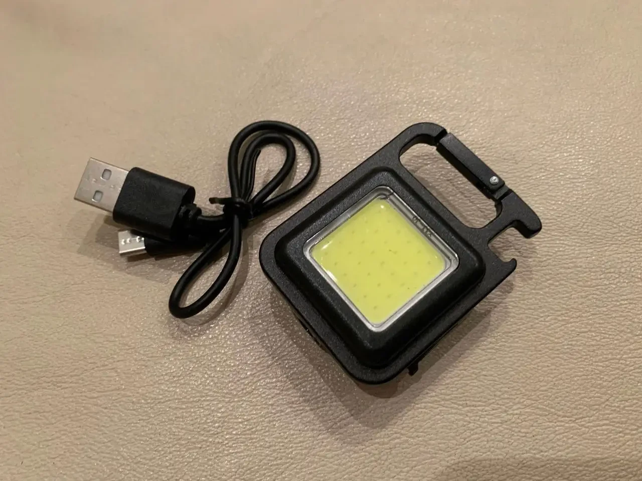 Мощный компактный фонарик LED COB аккумуляторный с карабином