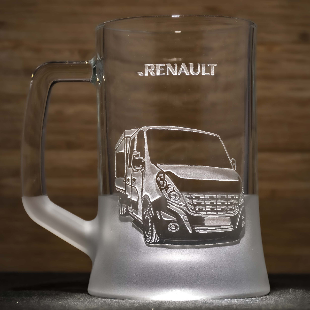 Пивний келих з гравіюванням автомобіля Renault Master Рено Мастер - подарунок для автомобіліста
