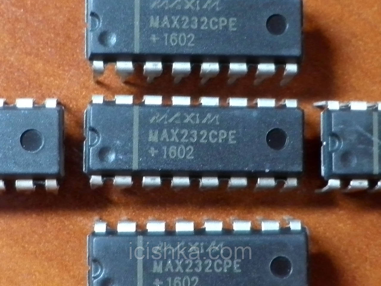MAX232/MAX232CPE DIP16 — RS-232 UART конвертер рівнів