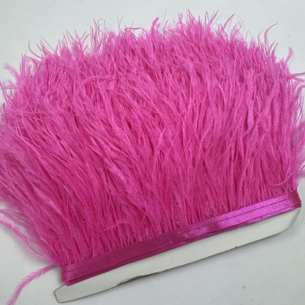 Тасьма страусинна Колір Hot Pink Ціна за 0.5м