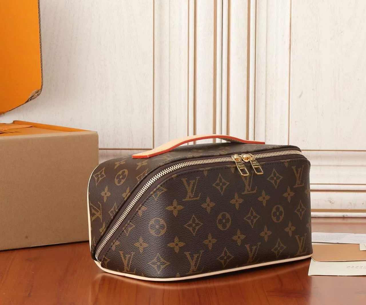 Косметичка GM LV
