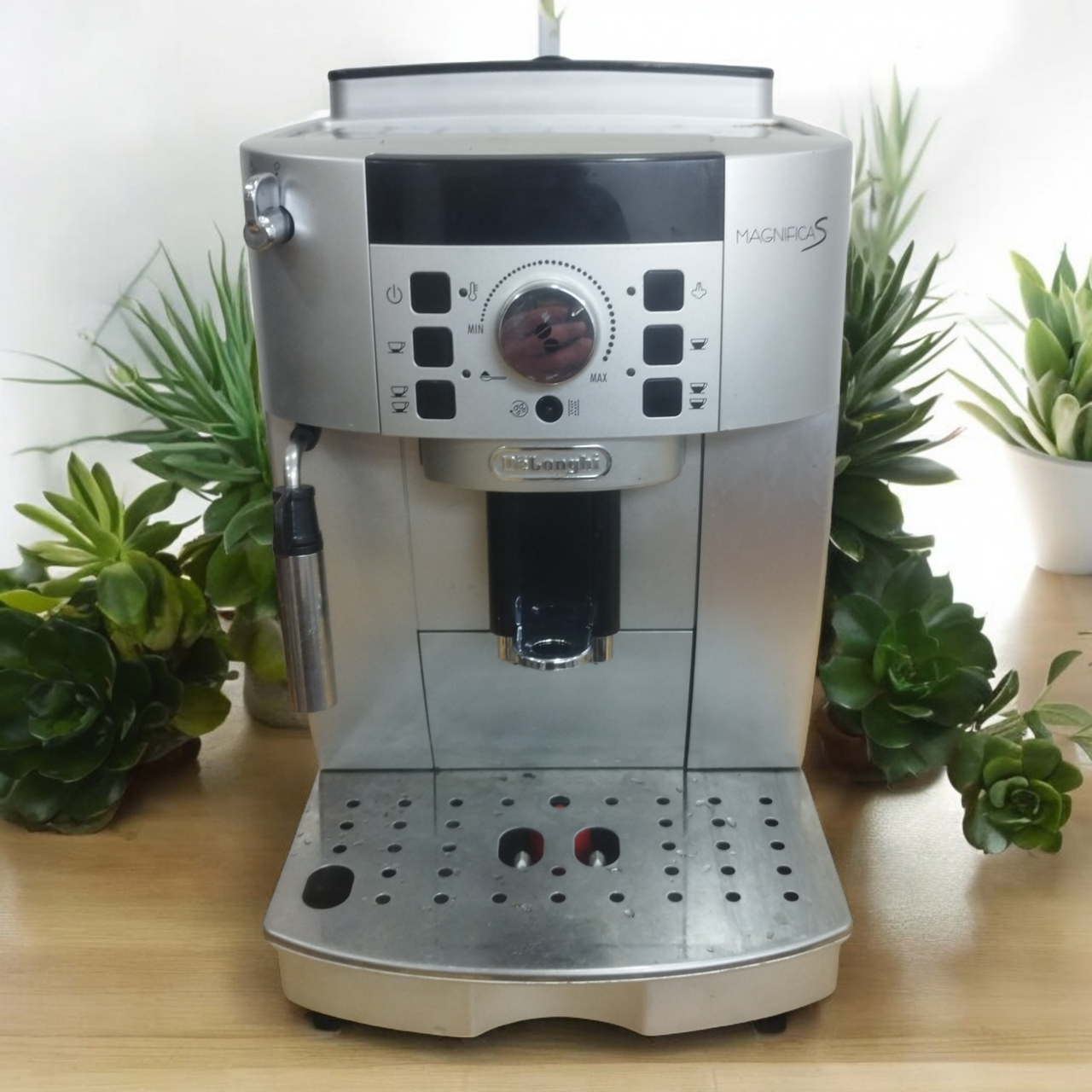 Кавомашина б/у Delonghi Magnifica S