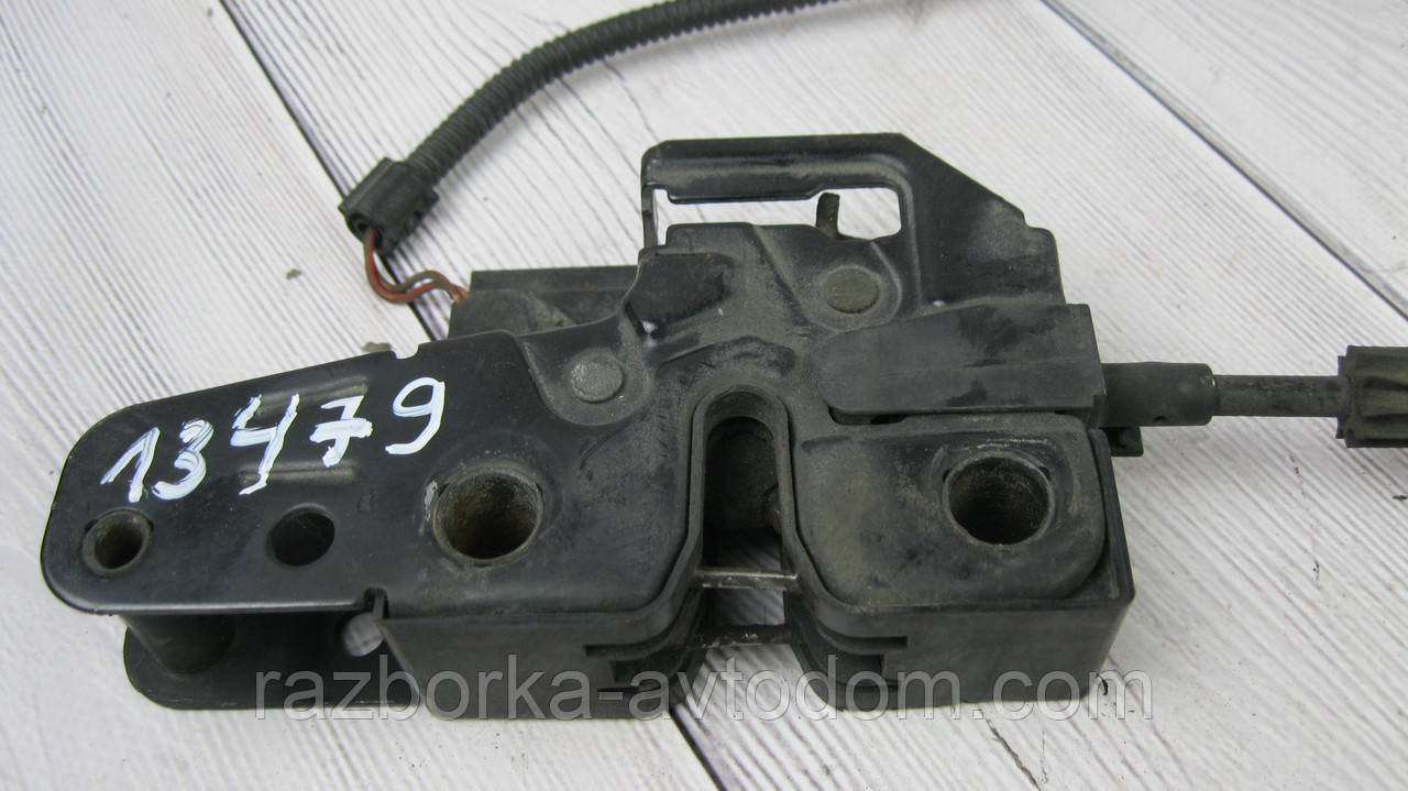 Замок капота VW Touran (03-10), Caddy (04-15) OE: 1T0823509D