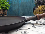 Сковорода чавунна (млинниця), класу Преміум, з дерев'яною ручкою, d=240мм, h=25мм, фото 6