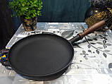 Сковорода чавунна (млинниця), класу Преміум, з дерев'яною ручкою, d=240мм, h=25мм, фото 3