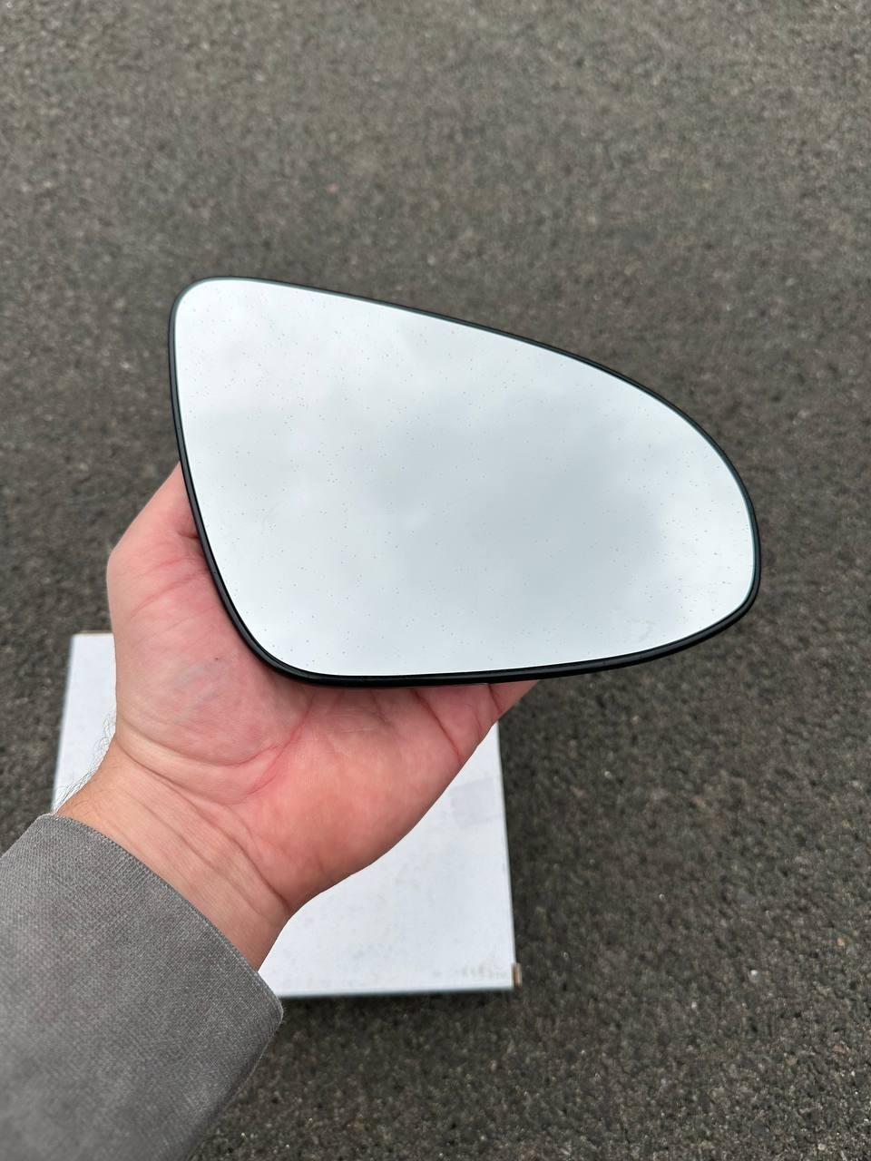 Toyota AYGO / AYGO X (Тойота АЙГО) 2014-2025 вкладиш дзеркала (скло, дзеркальний елемент) правий, фото 1