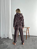 Кавовий теплий домашній жіночий костюм-піжама з двосторонньої махри з капюшоном і вушками, фото 7