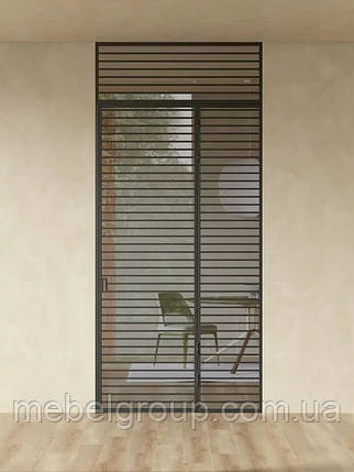 Однодверна перегородка з горизонтальними смужками, стулкою та фрамугою, фото 1