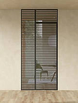 Однодверна перегородка з горизонтальними смужками, стулкою та фрамугою, фото 4