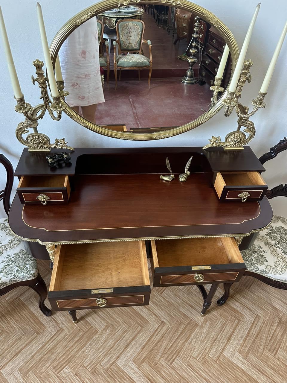 Дамський столик з дзеркалом. Привезений з Іспанії 🇪🇸 📐 ✅ ширина 105 см, глибина 45 см, висота стола 79 см,, фото 1