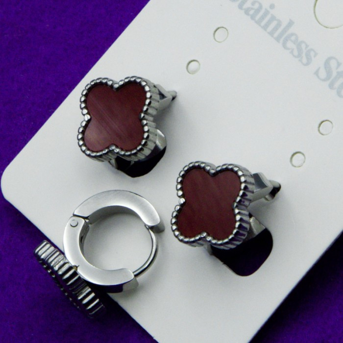 Сережки сталь No157 конюшина червоного кольору на круглому замку на білому металі біжутерію зі сталь