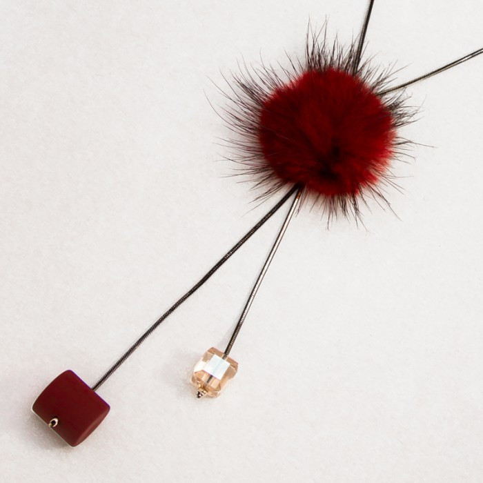 Підвіска No 1123 з червоним пушком і висувками.
