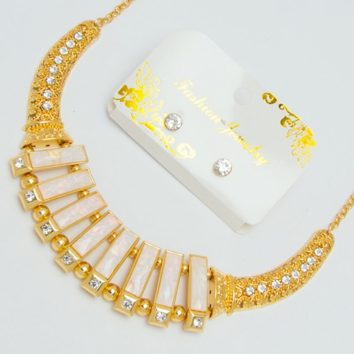 Підвіска No398 з прямокутними каменями та стразами білого кольору.