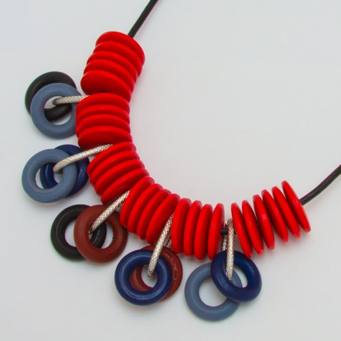 Підвіска No430 оригінальна з кільцями різної форми та кольорів.