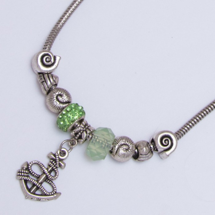 Підвіска No 579 з якором і мушлями та вставками зеленого.