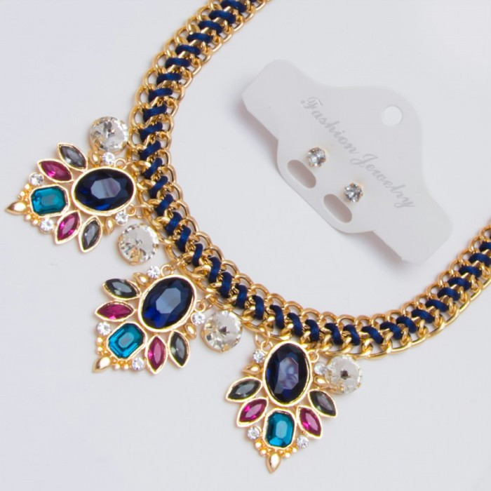 Підвіска No 668 зі стразами різних кольорів.