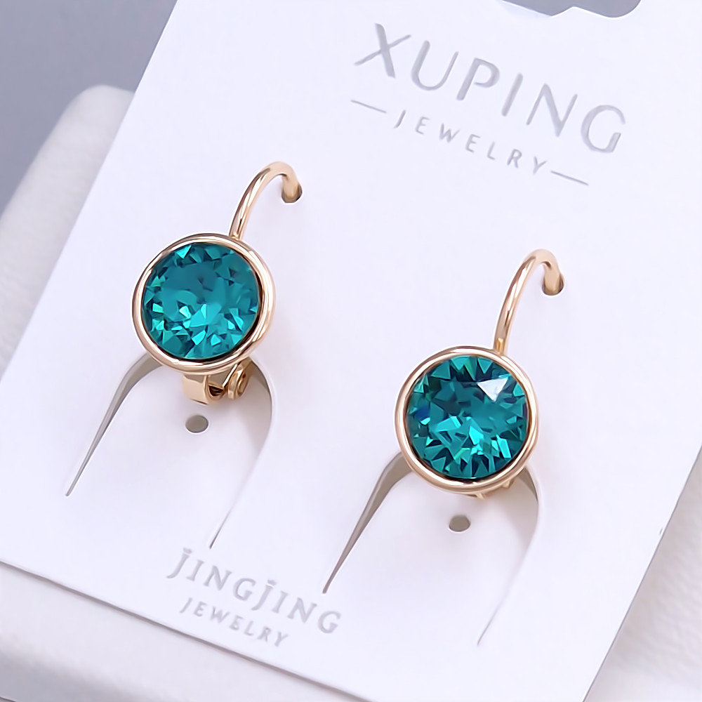 Сережки XР. Позолота 18К. Камені: Swarovski смарагдового кольору. Довжина: 15 мм. Ширина: 9 мм.