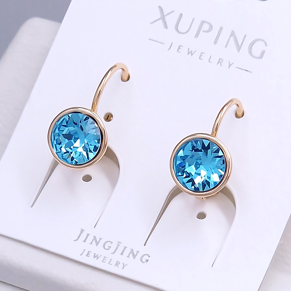 Сережки XР. Позолота 18К. Камені: Swarovski блакитного кольору. Довжина: 15 мм. Ширина: 9 мм.