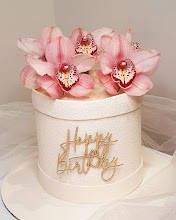 Торт жіночий з орхідеями