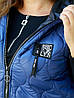 Жіноча довга стьобана жилетка безрукавка з капюшоном, утеплена синтепоном, зі шнурівками з боків, батал великі розміри, фото 4