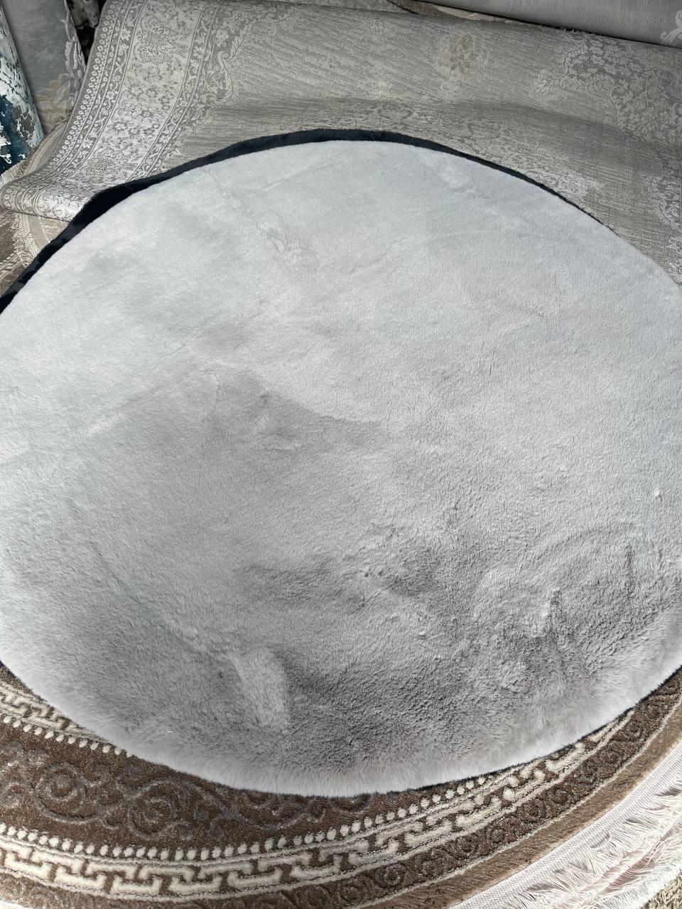 Килим круглий пухнастик зі штучного хутра кролика світло-сірого кольору, фото 1