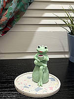 Декоративна свічка Жаба на привалі