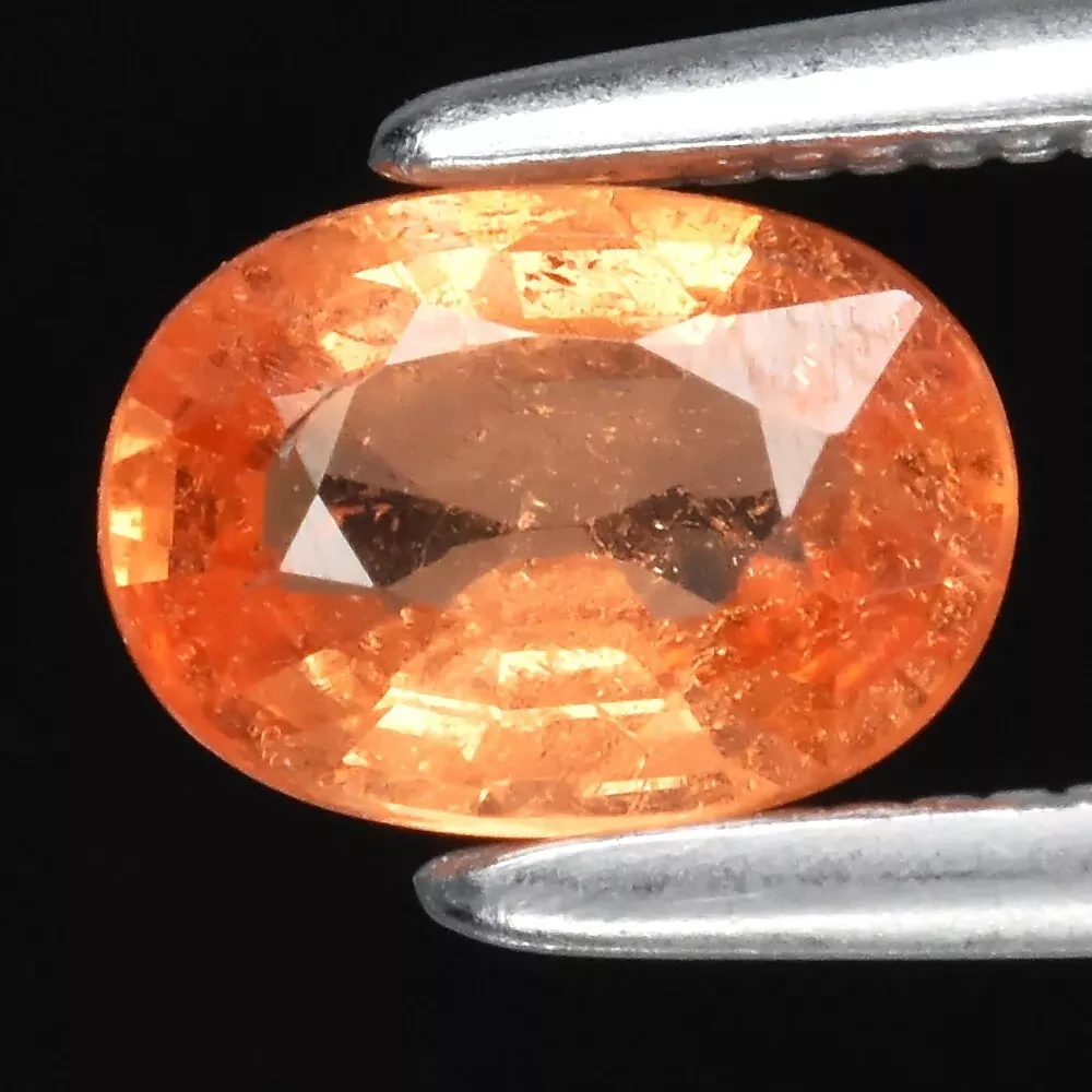 0.66 кт Природний жовтогарячий спесартин без оброблення