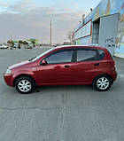 Дефлектори вікон (вітровики) Chevrolet Aveo 5D HB (хетчбек) 2002- (Autoclover/Корея), фото 6