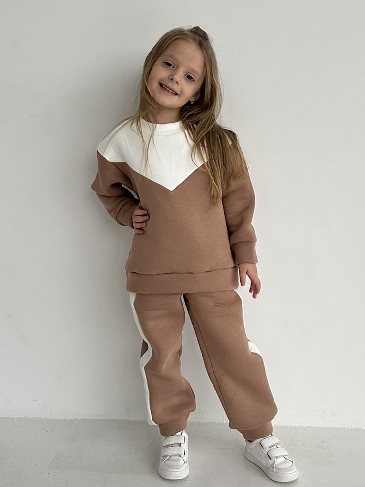 Дитячі трикотажні костюми для дівчаток трьохнитка.