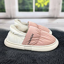 Тапочки жіночі чуні закриті плащівка на хутрі пудрові 4292, фото 2