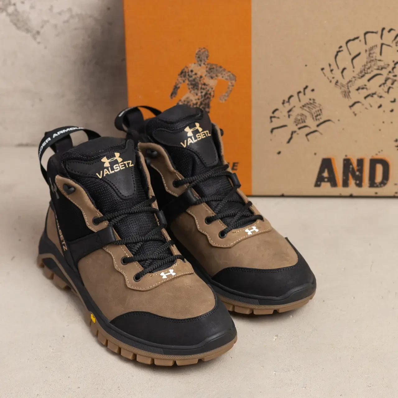 Підліткові зимові черевики з натуральної шкіри чорні з оливковими вставками, фото 1