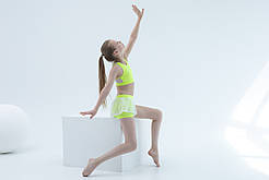 Дитячий спортивний комплект топ і шорти з сіткою для гімнастики на дівчинку з жовтого біфлексу Жасмин р. 26-44