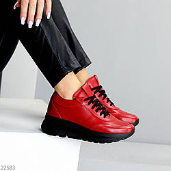 Яскраві червоні шкіряні кросівки натуральна шкіра на чорній підошві