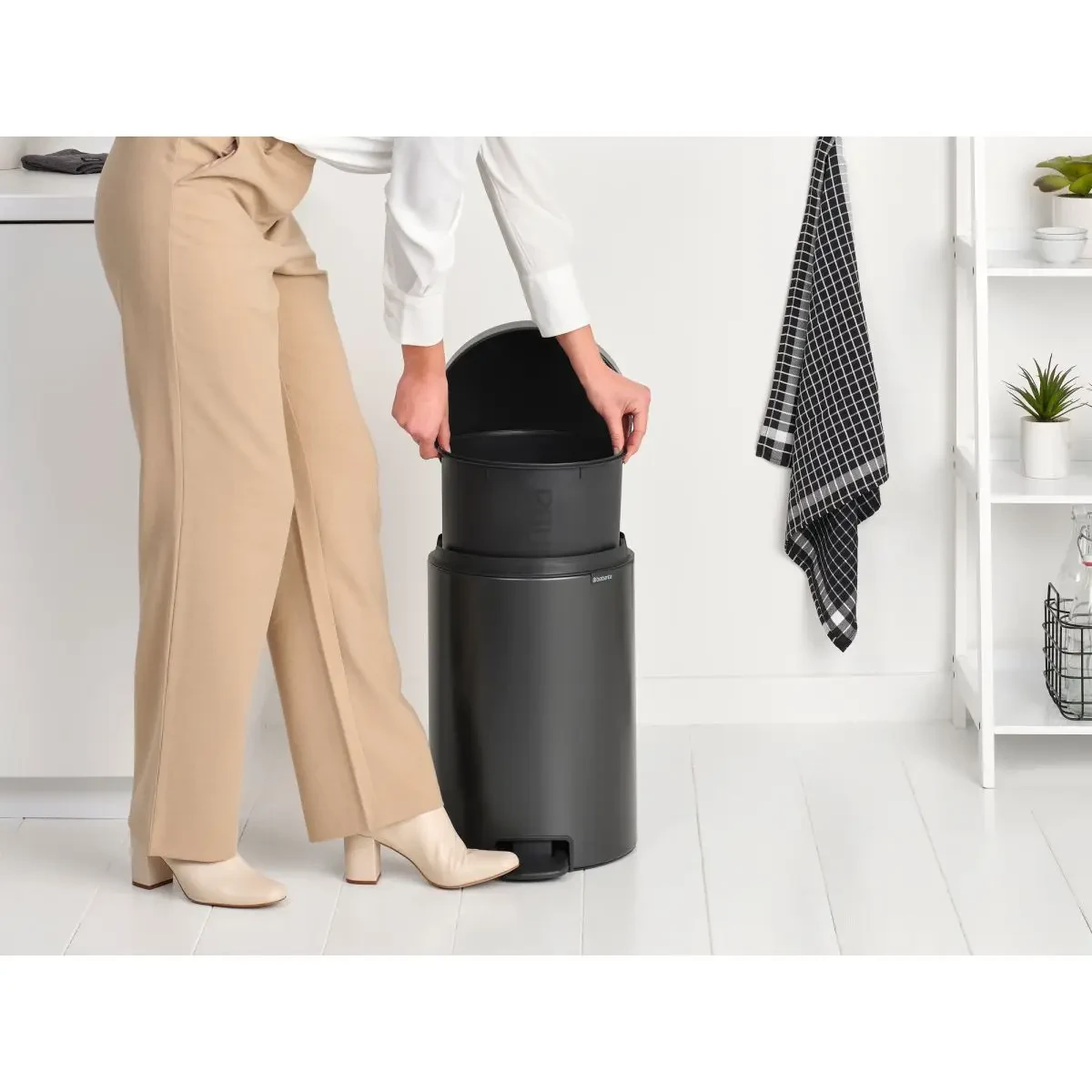 Бак для сміття із педаллю Brabantia NewIcon Pedal Bin 20 л, графітовий (233500), фото 1