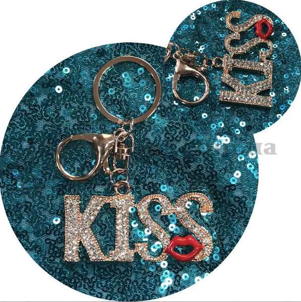 Незвичайний брелок KISS з поцілуємо в каменях