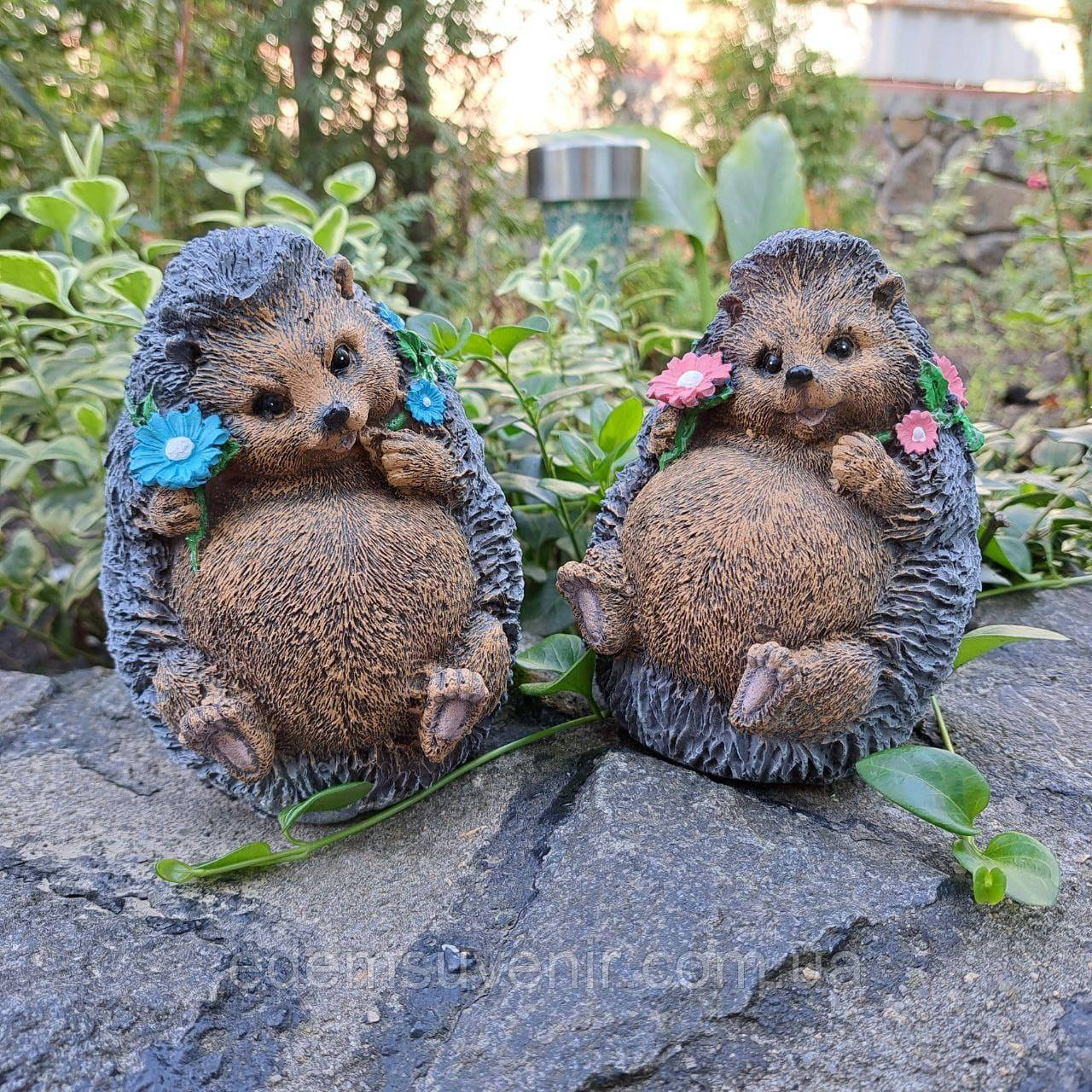 Комплект садових фігур Їжачок з квітами, рожевий та синій (13х8х9 см), фігури садові, фігури для саду, садові статуетки, садові