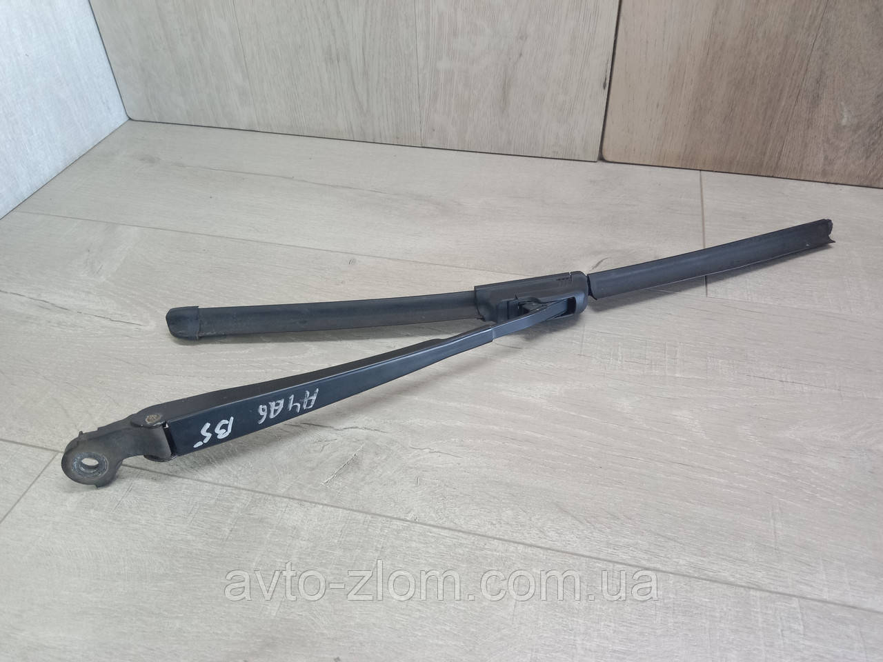 Тримач, повідець задньої щітки Volkswagen Passat B5, Audi A4 B5, A6 C5. Універсал. 3B9955707A
