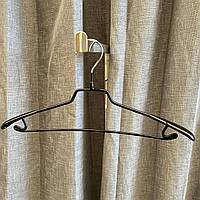 Плічка вішалки металеві в силіконовому покритті широкий чорного кольору.