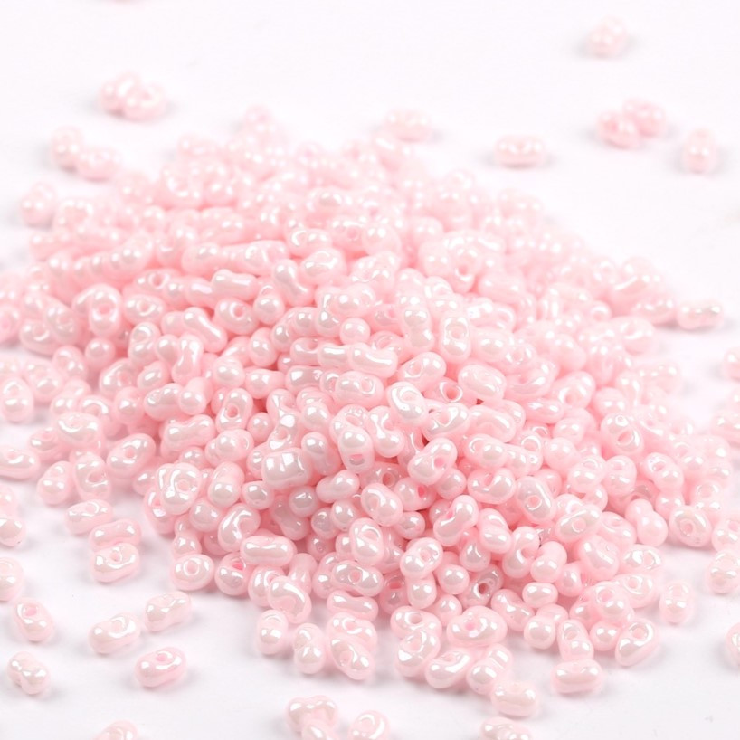 Бісер скляний у формі арахісу FARFALLE 6х4х3,2 мм 10 г Рожевий ніжний блискучий, фото 1