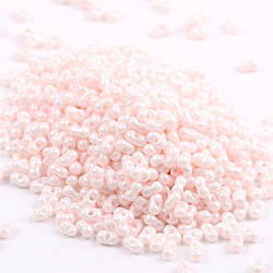 Бісер скляний у формі арахісу FARFALLE 6х4х3,2 мм 10 г Рожевий опал блискучий