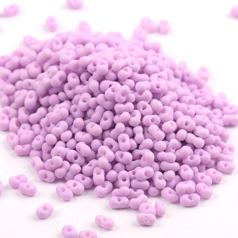 Бісер скляний у формі арахісу FARFALLE 6х4х3,2 мм 10 г Бузковий матовий, фото 1