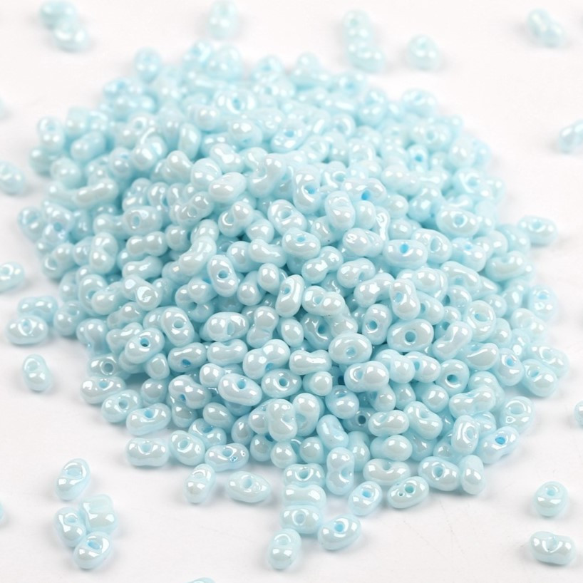 Бісер скляний у формі арахісу FARFALLE 6х4х3,2 мм 10 г Тіффані блискучий, фото 1