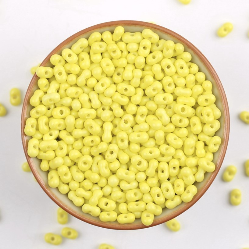 Бісер скляний у формі арахісу FARFALLE 6х4х3,2 мм 10 г Жовтий матовий, фото 1