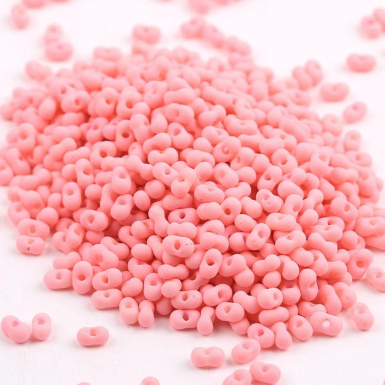 Бісер скляний у формі арахісу FARFALLE 6х4х3,2 мм 10 г Рожевий світлий матовий, фото 1
