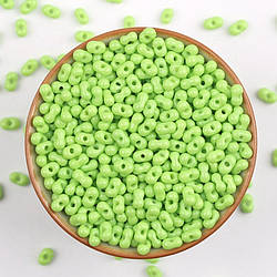 Бісер скляний у формі арахісу FARFALLE 6х4х3,2 мм 10 г Салатовий