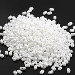 Бісер скляний у формі арахісу FARFALLE 6х4х3,2 мм 10 г Білий блискучий