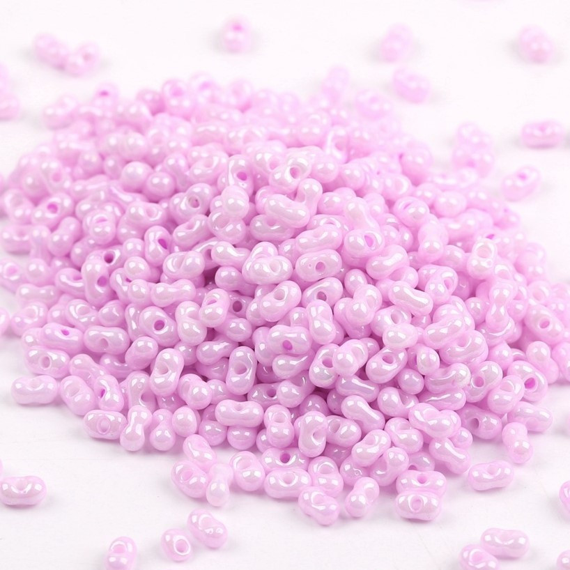 Бісер скляний у формі арахісу FARFALLE 6х4х3,2 мм 10 г Бузковий блискучий, фото 1