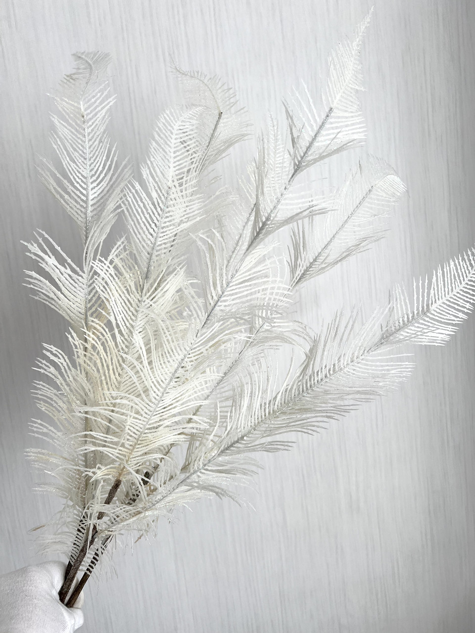 Гілка для новорічного декору . Потрійне біле перо ( 80 см ), фото 1